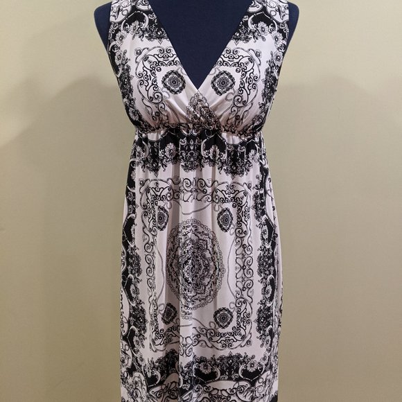 Black and White Filigree Pattern Dress - Picture 1 of 7